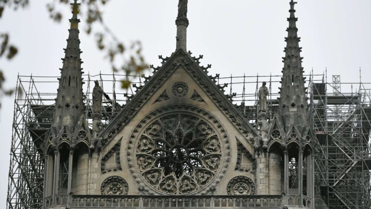 parigi, notredame, restauro, progettazione, investimenti, opere pubbliche e francia